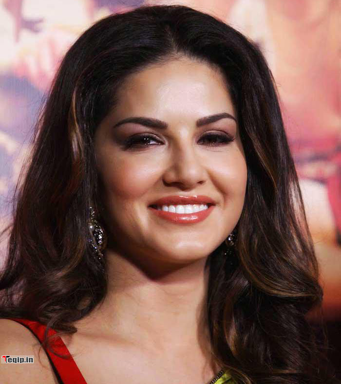 700px x 789px - Sunny Leone Wiki Biography, Height, Weight, Boyfriend, Family, Net Worth &  Affairs