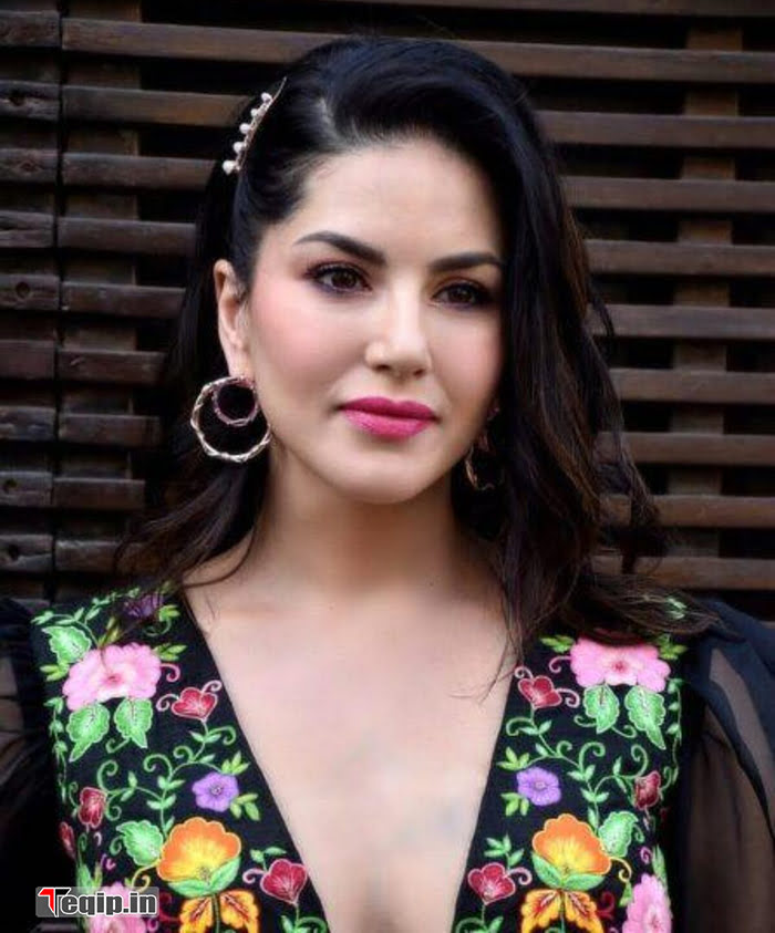 700px x 843px - Sunny Leone Wiki Biography, Height, Weight, Boyfriend, Family, Net Worth &  Affairs