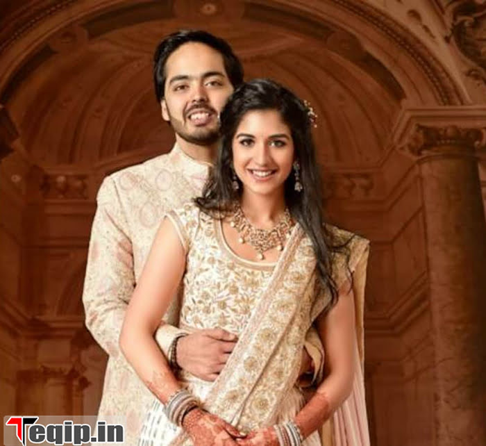 Some Photos of Anant Ambani & Radhika Merchant's Engagement Ceremony 